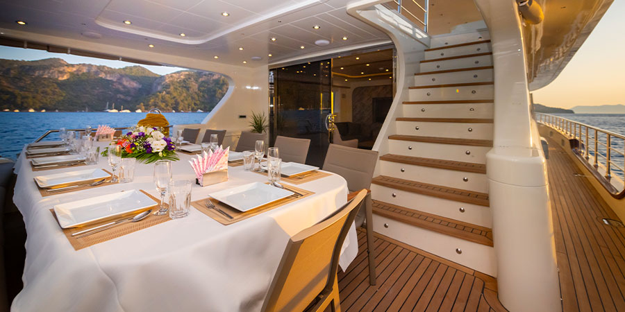 Lycian Dream trawler tekne Yemek Masası