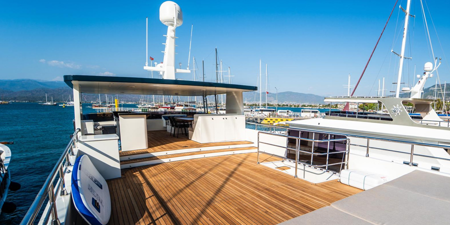 Beluga Trawler | Fethiye & Göcek'te Lüks Motoryat Kiralama ve Haftalık Mavi Yolculuk